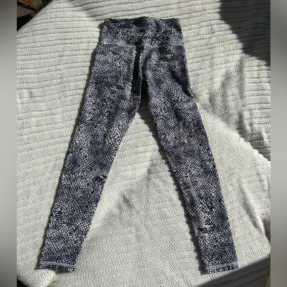 Blue-ish / purple leggings, size medium - Picture 2 of 6